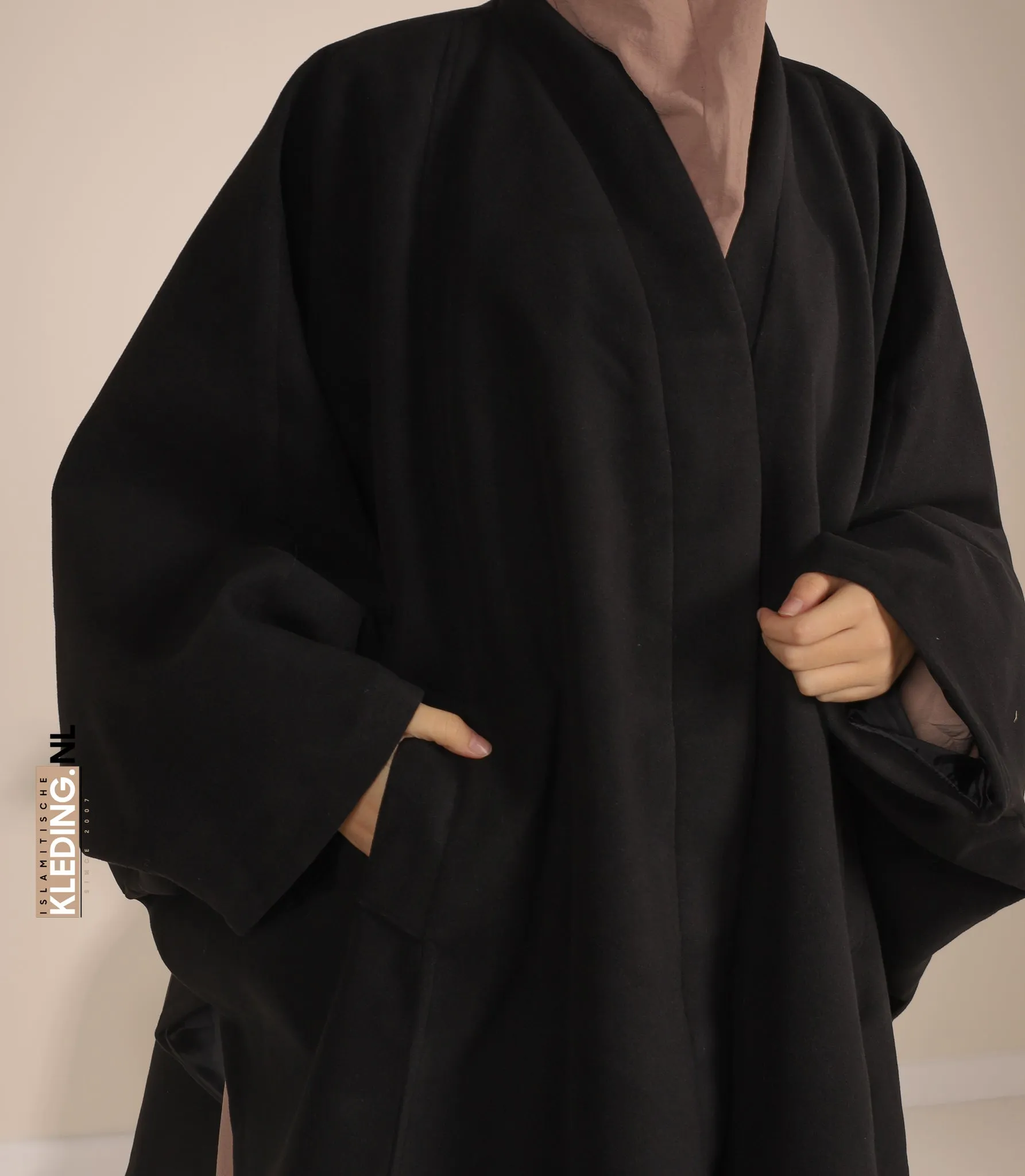 Cape Niya - Black