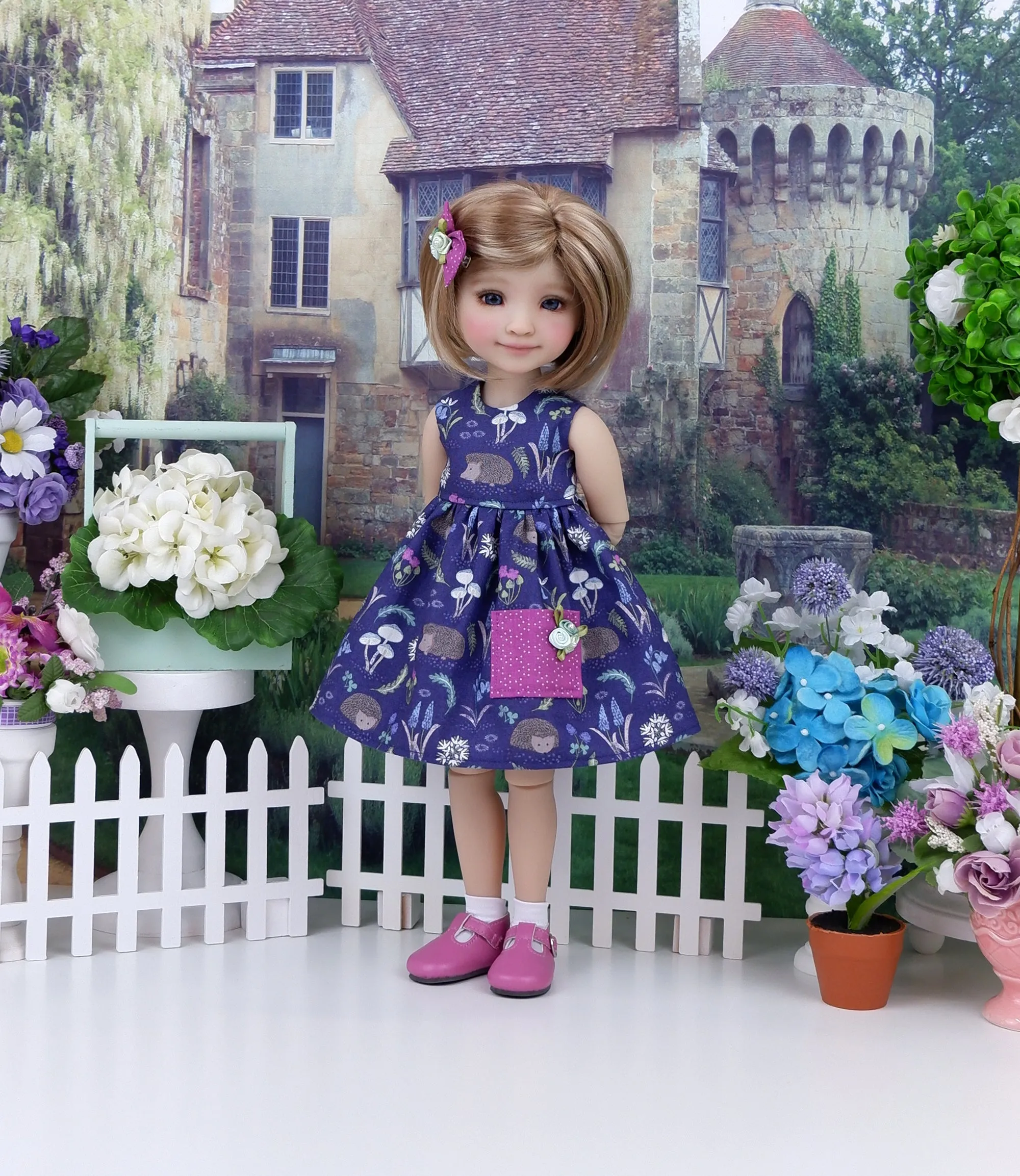 Wee Hedgehog - dress with shoes for Ruby Red Fashion Friends doll