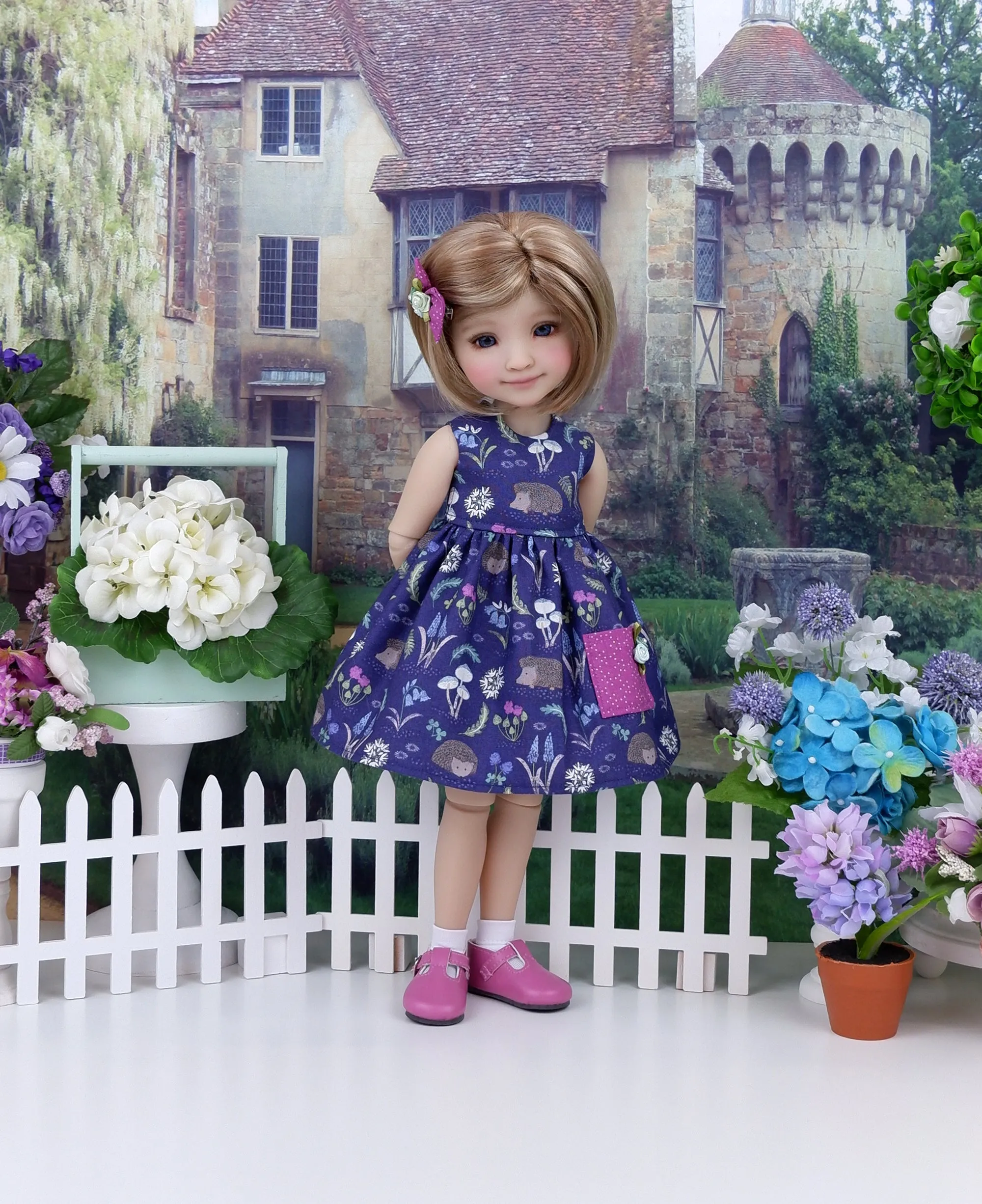 Wee Hedgehog - dress with shoes for Ruby Red Fashion Friends doll